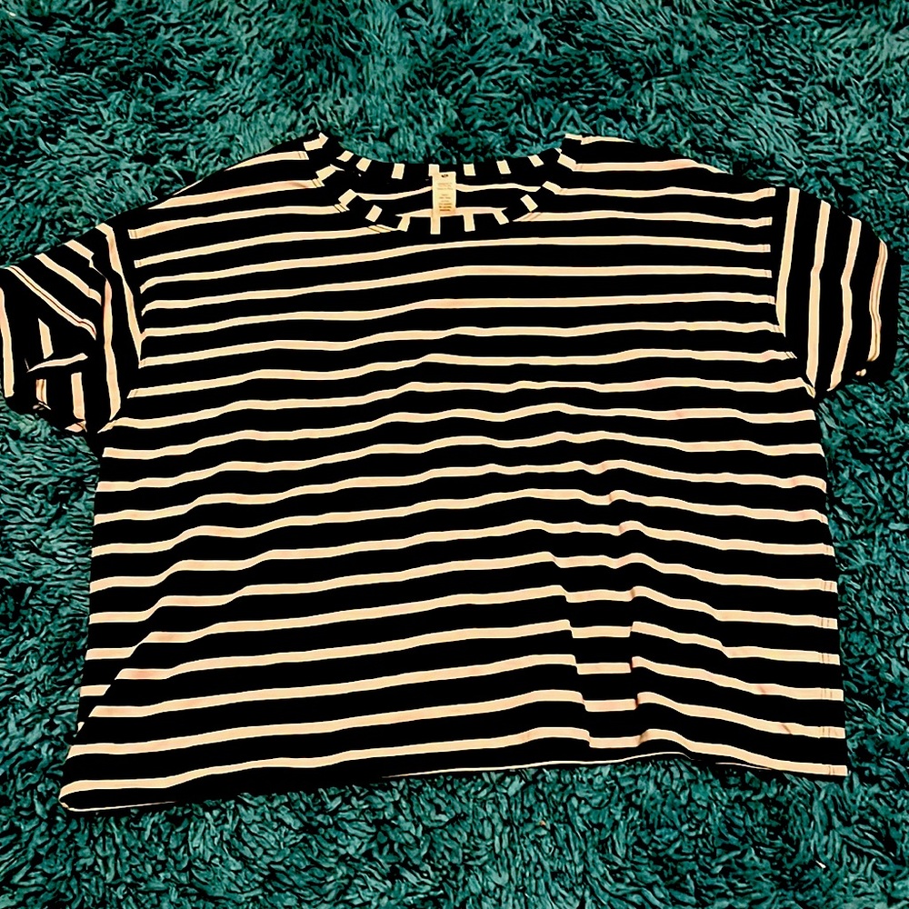 Cropped lulu tee